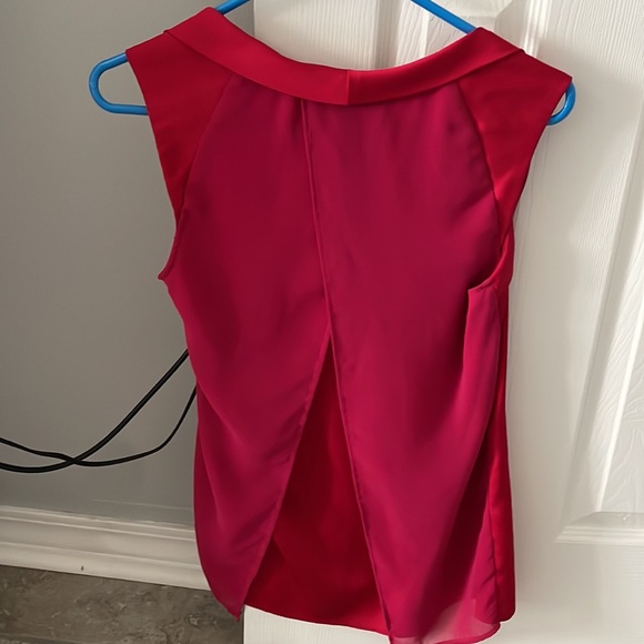 Red size medium top - Picture 2 of 2
